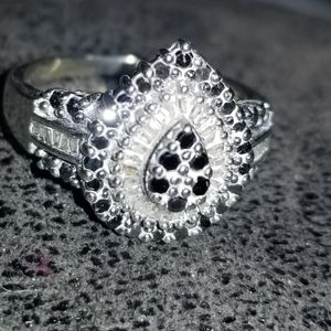 Gorgeous white and black diamond ring